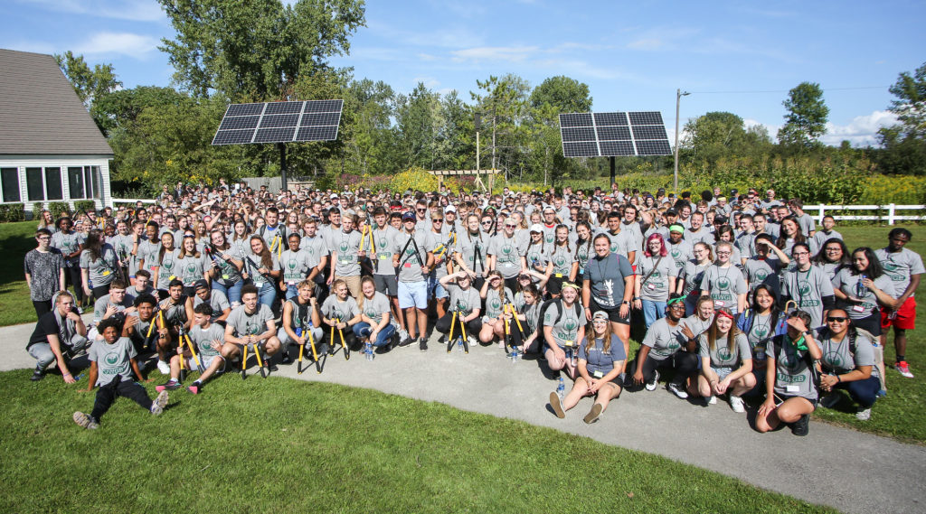 Photo of UW-Green Bay first-year students volunteering at a local preserve