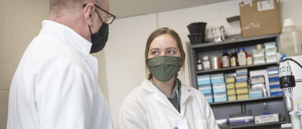 Photo of Dr. Doug Matthews and Quinn Petersilka, a freshman research assistant, collaborating with Mayo Clinic on research about the effects of alcohol on aging brains.