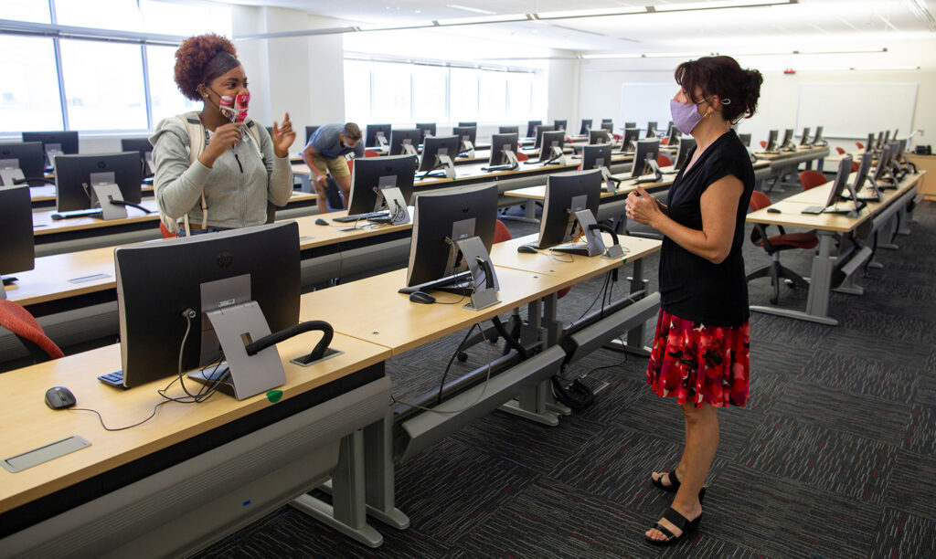 Photo of UW-Whitewater computer lab