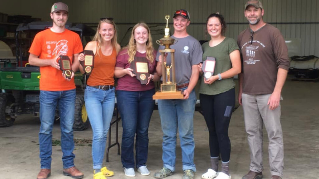 Photo of (pictured left to right:) Isaac Nollen, Gabriela Strobel, Nicole Plenty, Andrew Mitzelfelt, Abby Field and Dr. Chris Baxter