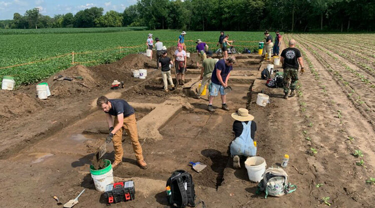 Photo of Field School students excavating a patch of farm field to expose pit and post hole features at the Koshkonong Creek Village site. (Photo courtesy of the Anthropology Department)