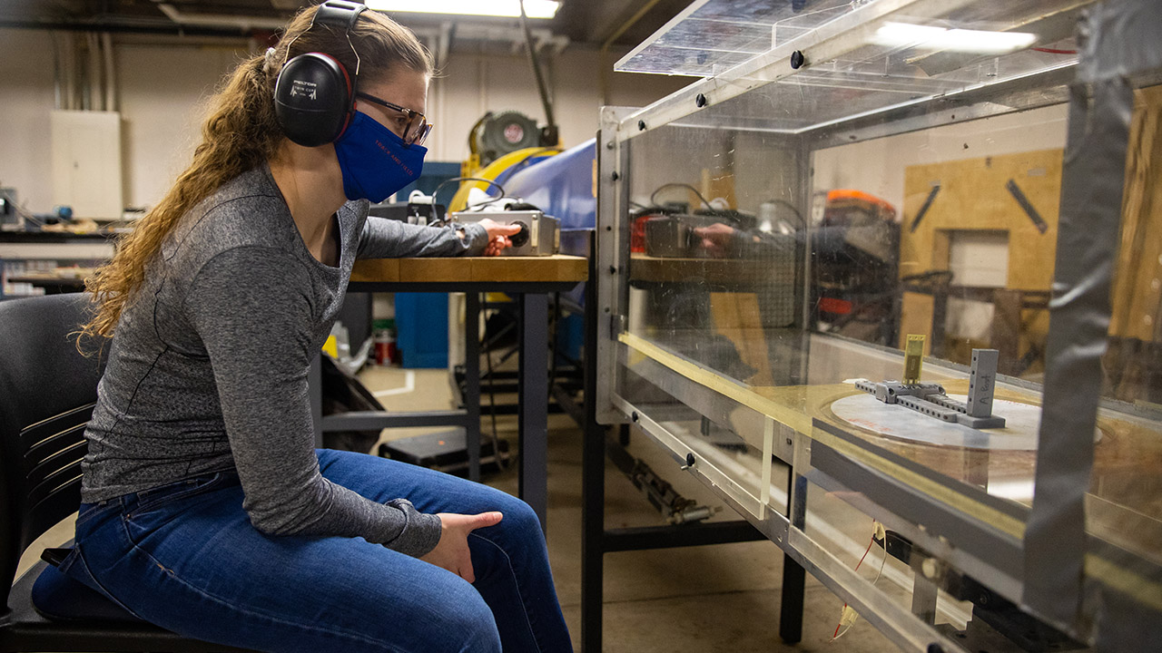 Photo of Jordan Meciej, a UW-Platteville student participating in Research in the Rotunda 2022