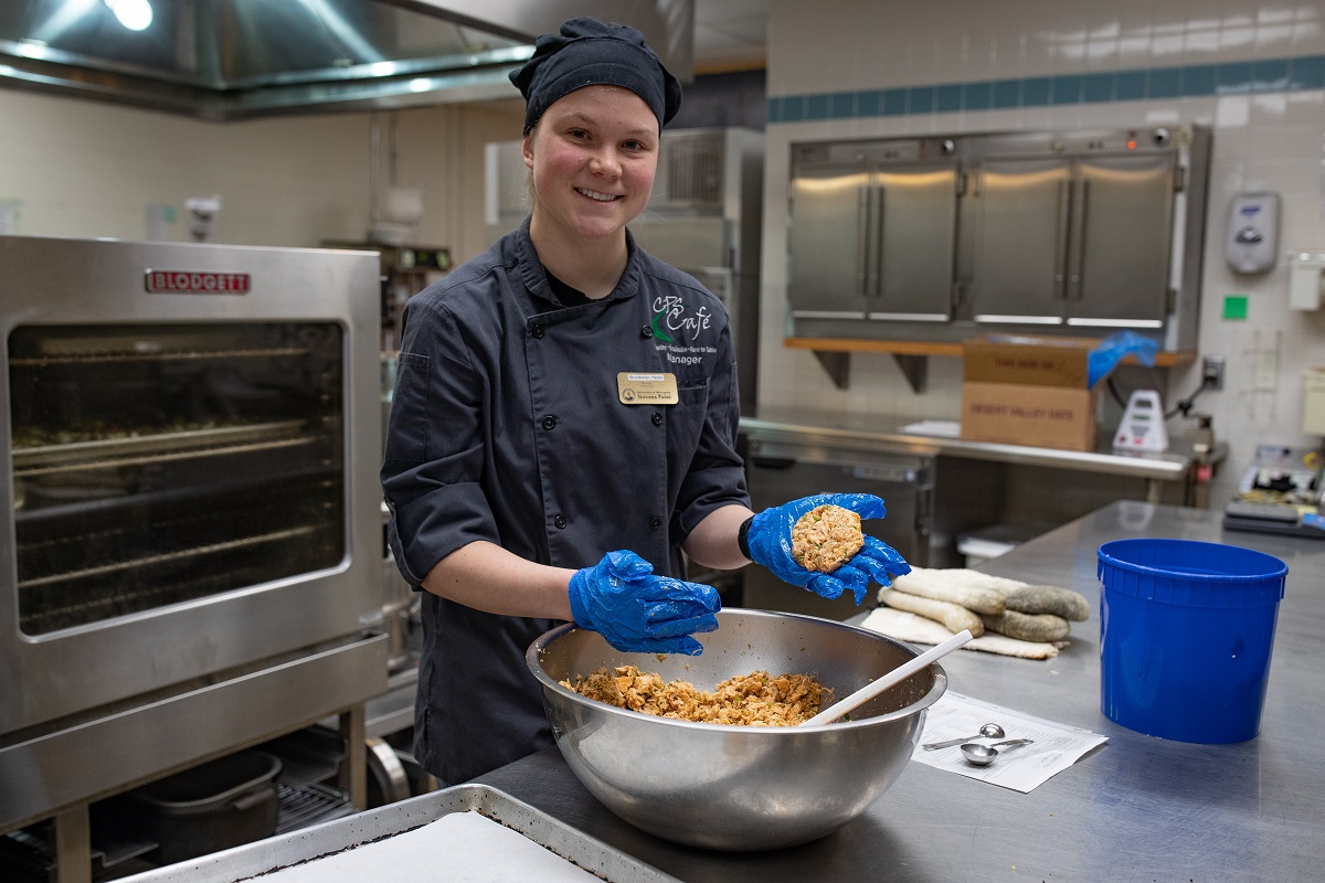 Photo of Brookelyn Heiss, UW-Stevens Point student who won a top state honor in dietetics