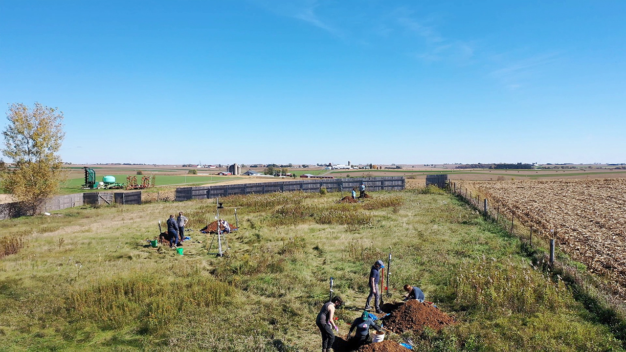 Photo of UW-Platteville students in the field researching clandestine graves