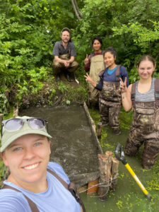 Photo of Senior Lecturer Arthur Kneeland (center, back) with LAKES students (from left) Evelyn Dyer, Sahi Chundu, Nallely Lepiz-Madrigal and Abby Cullen. / Tina Lee, LAKES co-director