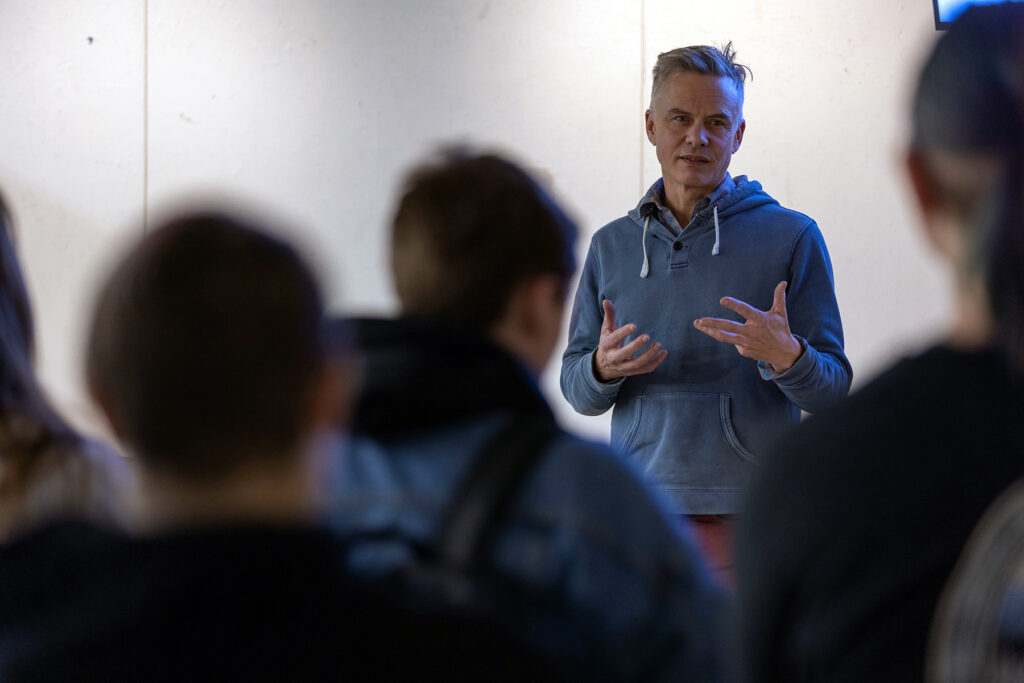 Photo of Assistant Professor Tim Tozer talking in his Drawing 1 course at UW-Stout. (UW-Stout)