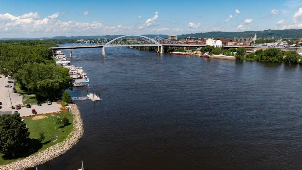 Photo of Mississippi River: UW-La Crosse has great resources to teach water-related courses with the Mississippi River and other waters not far from campus. Faculty regularly teach lab courses with field components that take advantage of the natural surroundings.