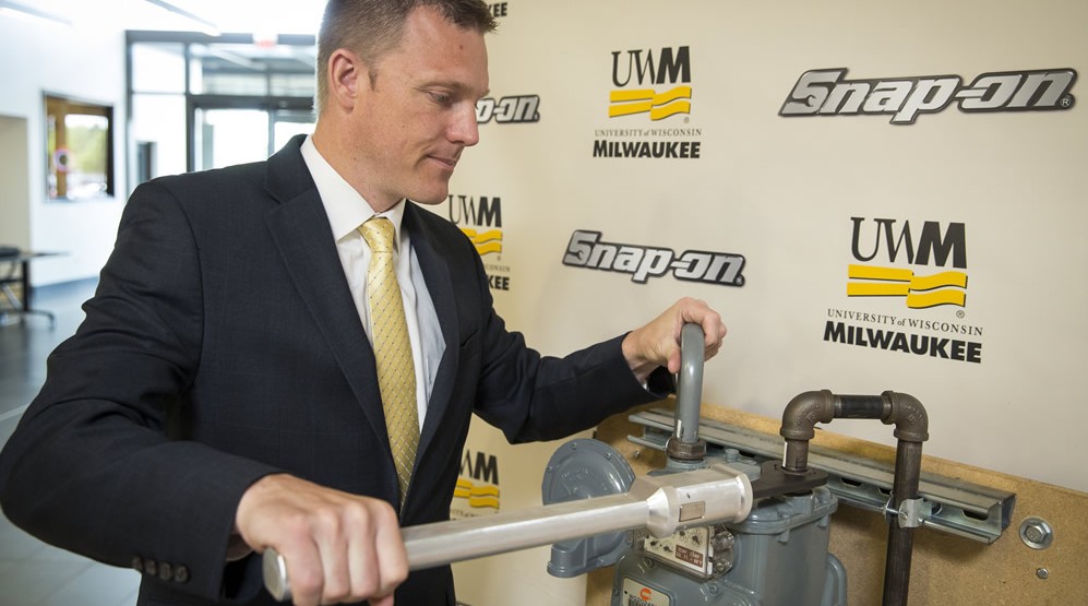 Snap-on rolls out safer industrial wrench developed at UW-Milwaukee