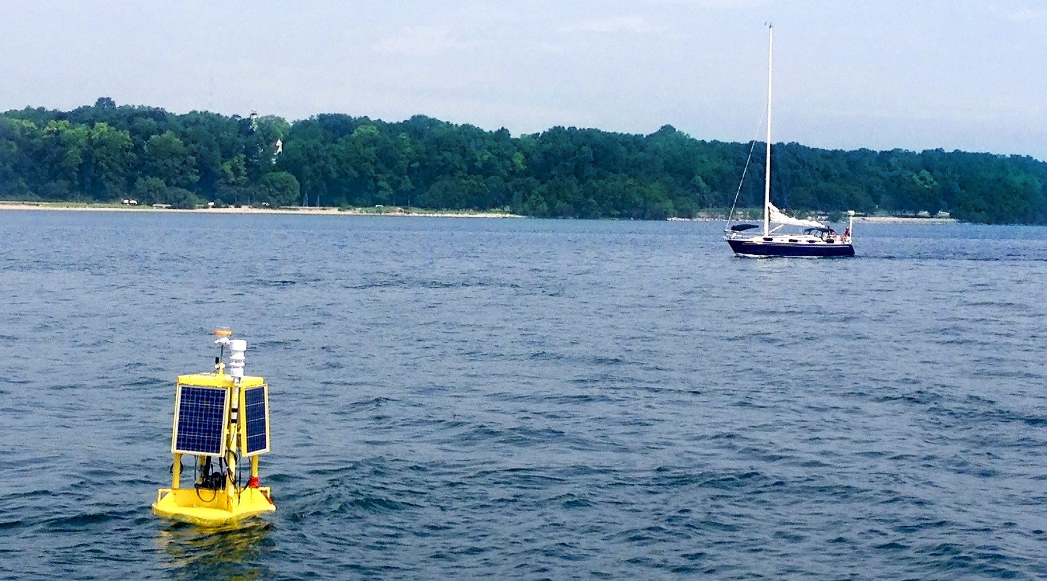 UW-Milwaukee develops smart buoy to monitor area beaches