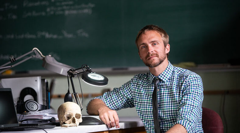 UW Oshkosh professor hopes to try and crack another cold case