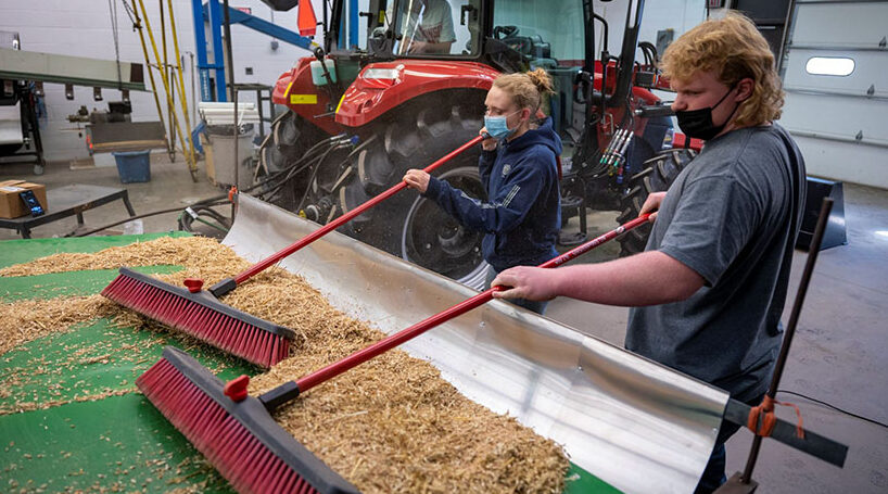 UW-River Falls students learn teamwork, research skills to make older combines more efficient and profitable for small farms