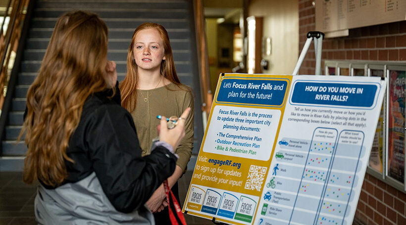 New UW-River Falls Community Planning Club members gather student opinions on city’s comprehensive plan