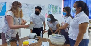 UW students dive into hands-on research in Bacalar, Mexico