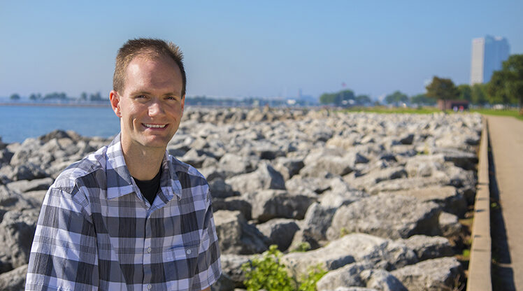 When hurricanes threaten, national media turn to UWM prof’s website