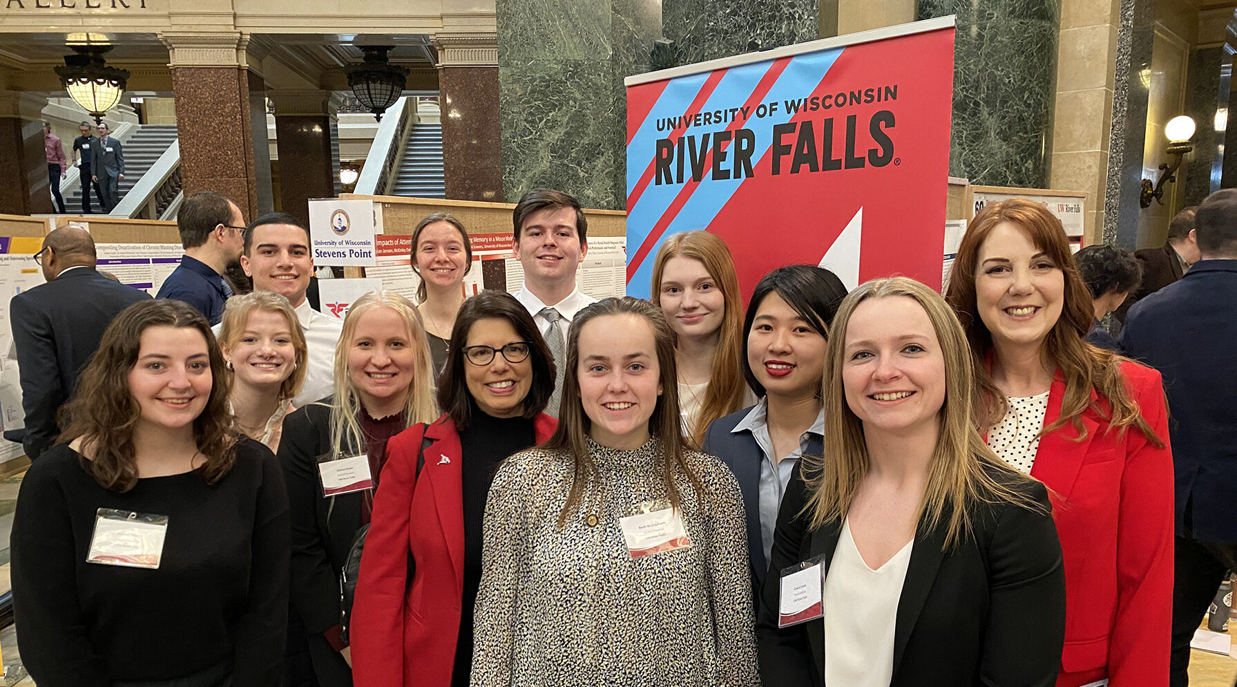 Students gain confidence, make connections at Research in the Rotunda event