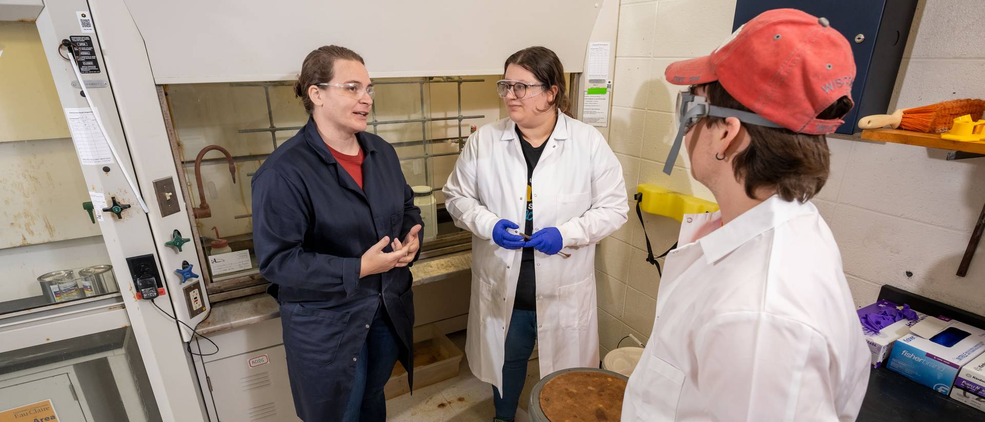 UW-Eau Claire students, faculty collaborate with Wisconsin industry on defense contract