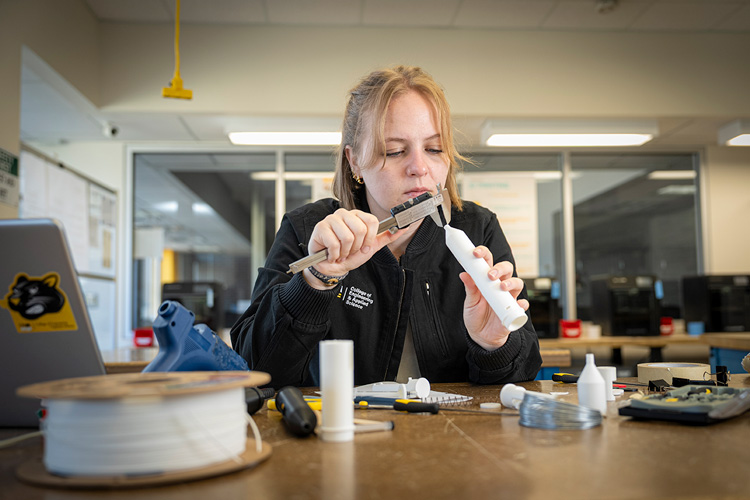 Photo of UWM biomedical engineering student Greta Boehm working on a medical device at the College of Engineering & Applied Science Makerspace, where students can use 3D printers and other resources to bring a prototype to life. (UWM Photo/Andy Manis)