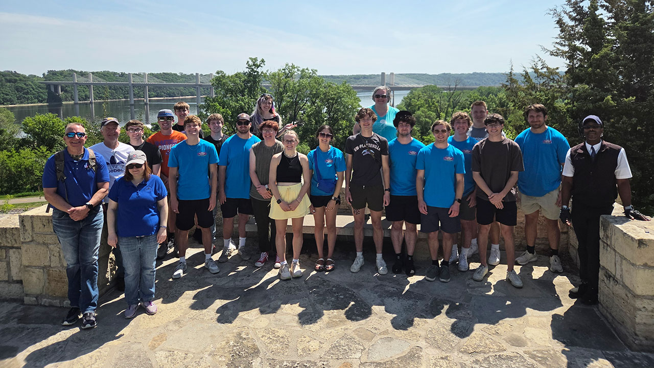 Photo of UW-Platteville students touring infrastructure projects in the Midwest.