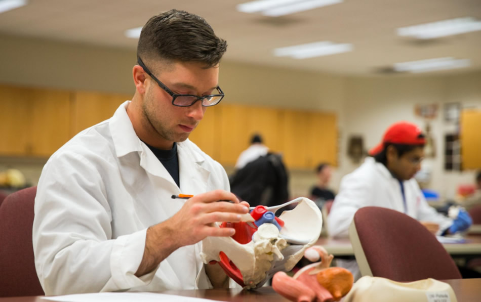 Photo of a UW-Platteville student working in a health lab
