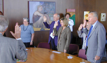 (around table from left) UW System President Katharine C. Lyall joins Regents Roger Axtell, Elizabeth Burmaster, Toby Marcovich and Fred Mohs in taking an oath to become registered electors for the City of Madison. Lyall and several regents plan to register students to vote during a Friday event on Library Mall at UW-Madison. Board President Guy Gottschalk, Student Regent Tommie Jones, Regent Gerard Randall, and UW-Superior Chancellor Julius E. Erlenbach also took the oath.