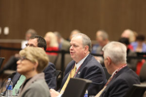 Photo of UW-La Crosse Chancellor Gow and UW-Eau Claire Chancellor Schmidt at the December 7, 2018, Board of Regents meeting hosted by UW-La Crosse