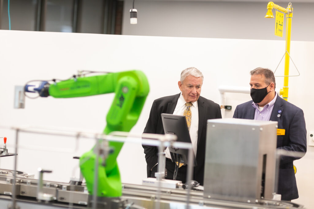 Photo of UW System President Tommy Thompson during tour of UW-Milwaukee's Connected Systems Institute (CSI)