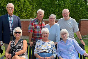 Photo of seven Collins siblings who are alumni of UW-La Crosse
