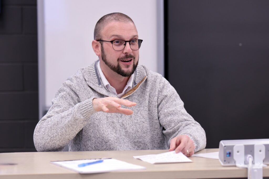 UW-Stevens Point professor explores AI’s role in K-12 classrooms